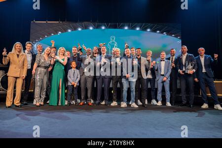 20231009 27. Bruno-Gala WIEN, OESTERREICH - 09. OKTOBER: Gruppenbild mit allen PreistraegerInnen nach der Preisverleihung anlaesslich der 27. Bruno Gala, Das Fest Der SpielerInnen, praesentiert von spusu Sport GmbH und VDF Die Vereinigung der Fussballer im Globe Wien in der Marx-Halle AM 09. Oktober 2023 a Wien, Oesterreich. 231009 SEPA 17 028 Copyright: XIsabellexOuvrardx SEPAxMedia Credit: Imago/Alamy Live News Foto Stock