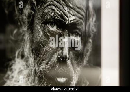 Roma, Italia. 9 ottobre 2023. Dettaglio di "Tormented Homeless Irishman, Spitalfields, London, England" di Don McCullin, 1970 (foto di Matteo Nardone/Pacific Press/Sipa USA) credito: SIPA USA/Alamy Live News Foto Stock