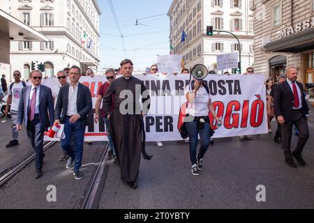 Roma, Italia. 9 ottobre 2023. Daniela di maggio, madre di Giovanbattista Cutolo, durante la dimostrazione per ricordare suo figlio (foto di Matteo Nardone/Pacific Press/Sipa USA) credito: SIPA USA/Alamy Live News Foto Stock