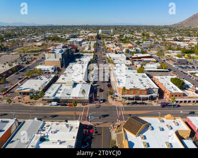 Vista aerea del centro di Scottsdale sulla Main Street a Scottsdale Road nella città di Scottsdale, Arizona Arizona, USA. Foto Stock