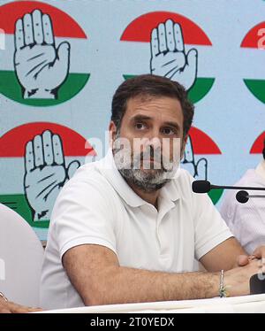 Nuova Delhi, India. 9 ottobre 2023. Il leader del Congresso Rahul Gandhi parla durante una conferenza stampa presso la sede centrale del Comitato congressuale dell'India a nuova Delhi sulla decisione di condurre un censimento delle caste in 4 stati al potere. Credito: SOPA Images Limited/Alamy Live News Foto Stock