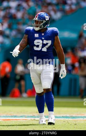 Il defensive tackle dei New York Giants Dexter Lawrence II (97) in posizione difensiva durante una gara della stagione regolare contro i Miami Dolphins, Sunday, Octo Foto Stock