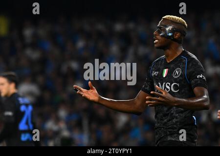 Victor Osimhen della SSC Napoli gestisce durante la partita di serie A TIM tra SSC Napoli e ACF Fiorentina allo Stadio Diego Armando Maradona, Napoli, Ita Foto Stock