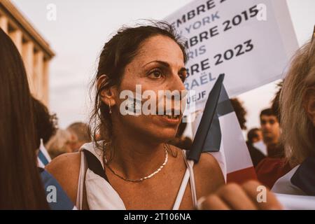 Olivier Donnars/le Pictorium - marcia di solidarietà con, Israele. 9 ottobre 2023. Francia/Parigi - marcia di solidarietà con Israele e Israele, convocata dal Conseil representatif des Institutions juives de France (Crif), a seguito degli attentati terroristici di Hamas del 7 ottobre 2023. Crediti: LE PICTORIUM/Alamy Live News Foto Stock