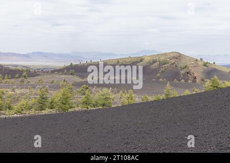 Vista dei coni di cenere durante l'ascensione del cono dell'Inferno nel Monumento nazionale dei crateri della Luna Foto Stock