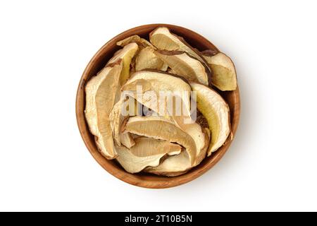 Funghi porcini secchi in ciotola di legno su fondo bianco Foto Stock