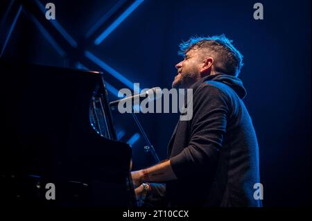 Fotografías del concierto de Pablo López en el marco de las Fiestas del Pilar 2023 de Saragozza, en el recinto Espacio Zity. Foto Stock