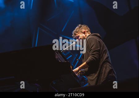 Fotografías del concierto de Pablo López en el marco de las Fiestas del Pilar 2023 de Saragozza, en el recinto Espacio Zity. Foto Stock