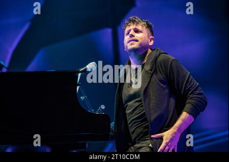 Fotografías del concierto de Pablo López en el marco de las Fiestas del Pilar 2023 de Saragozza, en el recinto Espacio Zity. Foto Stock