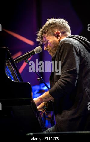 Fotografías del concierto de Pablo López en el marco de las Fiestas del Pilar 2023 de Saragozza, en el recinto Espacio Zity. Foto Stock