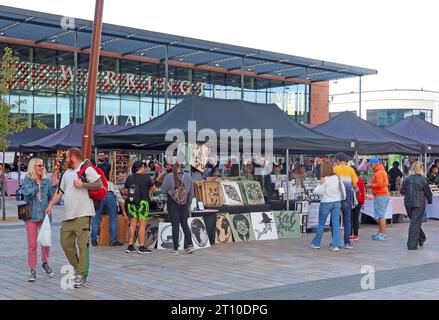 Warrington Town Center Makers Market, seconda domenica del mese, si tiene a 2 Time Square, Warrington, Cheshire, Inghilterra, Regno Unito, WA1 2NT Foto Stock