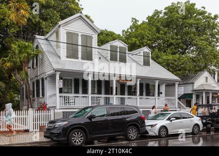 The Oldest House Museum, Conch Cottage, 322 Duval Street, Key West, Florida, USA, costruita nel 1829 a Whitehead Street e spostata intorno al 1836 Foto Stock