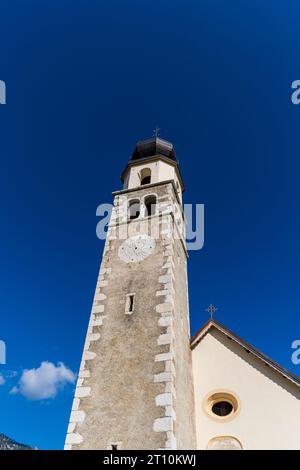 Italia Trentino Pieve Tesino - Collina di San Sebastiano - Chiesa di San Sebastiano e San Fabiano (1479) - Campanile Foto Stock