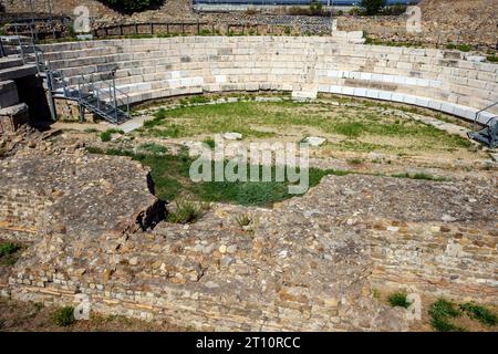 I resti di un teatro romano (prima metà del II secolo) sono i monumenti più antichi di Ventamiglia. Regione Liguria, Italia. Foto Stock