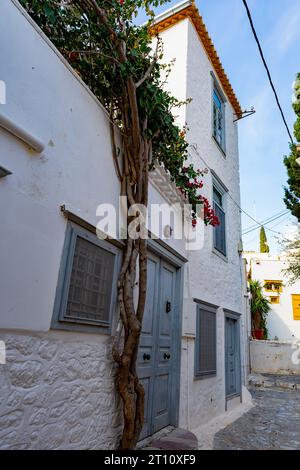 Ex casa del cantautore Leonard Cohen sull'isola greca di Hydra. Alcuni anni dopo la sua morte, la sua famiglia vendette la casa. Tuttavia, molti tifosi collaborano Foto Stock