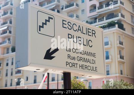 Per raggiungere la Condamine, Rue Grimaldi e le aree di Port Hercule di Monaco, è necessario firmare una scala pubblica/scalinata/scale/scale per raggiungere i pedoni. (135) Foto Stock