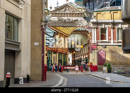 Leadenhall Market è uno dei mercati più antichi di Londra, risalente al XIV secolo, e si trova nel centro storico della City di Londra Foto Stock