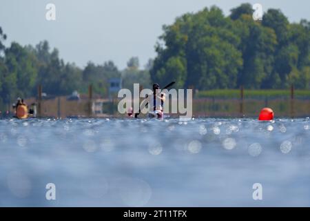 Canoista durante una sessione di allenamento Foto Stock