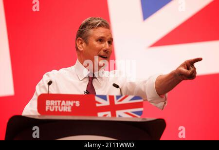 Liverpool, Regno Unito. 10 ottobre 2023. Sir Keir Starmer tiene il suo discorso di apertura alla Conferenza del Partito Laburista a Liverpool. Credito: Karl Black/Alamy Live News Foto Stock