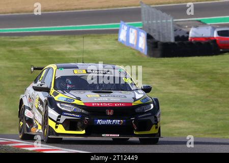 Jade Edwards - One Motorsport con Starline Racing - alla guida della Honda Civic Type R numero 99 nel BTCC 2023 a Brands Hatch nell'ottobre 2023 Foto Stock