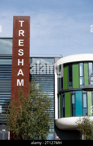 Tresham College Sign, Corby, Northamptonshire, Inghilterra, Regno Unito Foto Stock