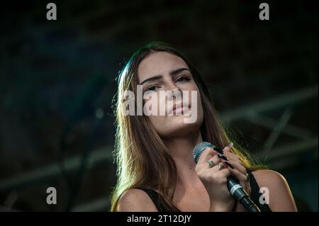 Concorso di canzoni amatoriali in una piccola città della Polonia nell'agosto 2023 per commemorare il defunto Krzysztof Klenczon nativo di Pultusk, popolare cantante-compositore Foto Stock