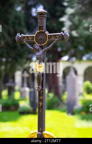 Attraversa con ragnatele al cimitero di St. Sebastian's Cemetery, Chiesa di St. Peter, Salisburgo, Austria Foto Stock