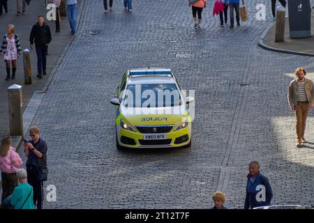 Auto di pattuglia della polizia del Cheshire in centro Foto Stock