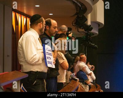 Sandy Springs, Georgia, USA. 10 ottobre 2023. Migliaia di persone si riuniscono in solidarietà con Israele a seguito degli attacchi di Hamas contro Israele. (Immagine di credito: © sue Dorfman/ZUMA Press Wire) SOLO USO EDITORIALE! Non per USO commerciale! Foto Stock