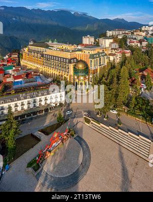 SAPA, VIETNAM - 18 agosto 2023: Veduta aerea del centro di Sapa, Lao Cai Foto Stock