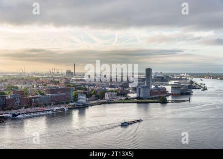 Vista panoramica di Amsterdam da una torre di osservazione A'Dam Lookout Foto Stock