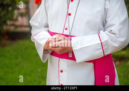 Vescovo Teotonio Gomes, nato il 9 aprile 1939, la sua nomina a vescovo ausiliare di Dacca avvenne il 28 maggio 1996. Era vescovo della diocesi di Dinajpur. Foto Stock