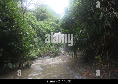 Chittagong Bangladesh 18 settembre 2023, cascate di Khoiyachora Multistep a Mirsharai Upazila a Chittagong, Bangladesh. Nazmul islam / alamy vivono nuovo Foto Stock