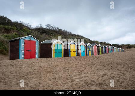 Rifugi sulla spiaggia di Taunton Sands, North Devon. Foto Stock