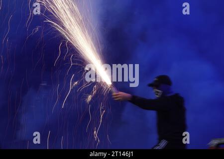 Firo: 09/22/2023 calcio: Calcio: 2.Bundesliga VFL Osnabruck - HSV Hamburg HSV Hamburg Hamburg Hamburg Hamburg Ultras Fireworks Rauch HSV Hamburg Hamburg Hamburg Pyrotechnics Foto Stock