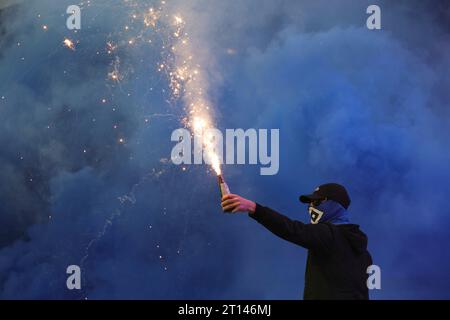 Firo: 09/22/2023 calcio: Calcio: 2.Bundesliga VFL Osnabruck - HSV Hamburg HSV Hamburg Hamburg Hamburg Hamburg Ultras Fireworks Rauch HSV Hamburg Hamburg Hamburg Pyrotechnics Foto Stock