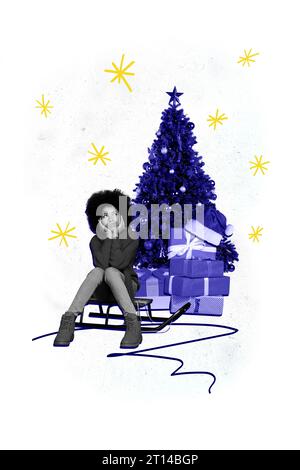 Collage di tendenza creativo di graziose ragazze adolescenti Sit decorazione albero slitta presente adornare l'atmosfera di Capodanno natale celebrazione x-mas Foto Stock