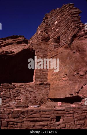 Flagstaff, AZ., U.S.A., 9/1998. Rovine di Wupatki del Wupatki National Monument. Costruito tra il 1040 e il 1100 d.C. dal Sinagua. Circa 100 persone chiamarono Wupatki casa dal 1100 d.C. Foto Stock