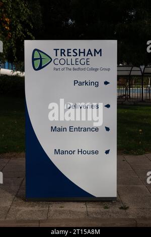 Tresham College Sign, Corby, Northamptonshire, Inghilterra, Regno Unito Foto Stock