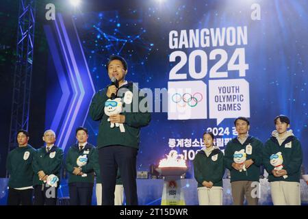 Seoul, Corea del Sud. 11 ottobre 2023. Il sindaco di Seoul Oh se-hoon parla durante la celebrazione a Seoul, Corea del Sud, l'11 ottobre 2023, 100 giorni prima dell'apertura dei Giochi Olimpici Gangwon Winter Youth 2024. Le Olimpiadi invernali giovanili 2024 si terranno a Gangwon dal 19 gennaio al 1 febbraio. Crediti: Yang Chang/Xinhua/Alamy Live News Foto Stock