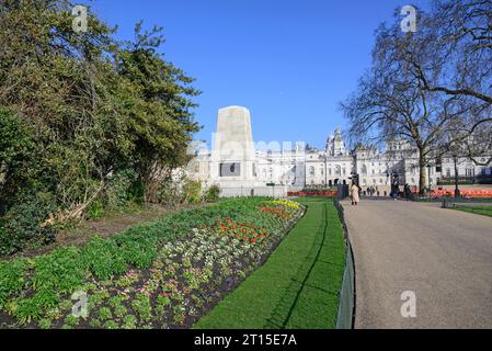 Londra, Inghilterra, Regno Unito. Le guardie Memorial divisionale (Harold Charlton Bradshaw / Gilbert Ledward; 1926) la sfilata delle Guardie a Cavallo Foto Stock