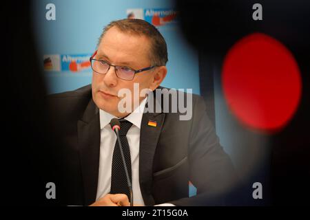 Deutschland, Berlino, Pressekonferenz am Mittwoch, 11. Oktober 2023, mit dem AfD-Fraktionsvorsitzenden Tino Chrupalla zum Vorfall a Ingolstadt *** Germania, Berlino, conferenza stampa mercoledì 11 ottobre 2023, con il leader del gruppo parlamentare AfD Tino Chrupalla sull'incidente di Ingolstadt Credit: Imago/Alamy Live News Foto Stock