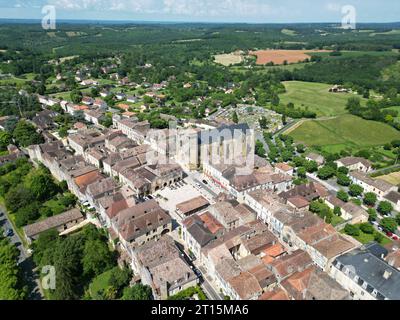 Piazza del mercato Beumontois en Perigord, villaggio in Francia drone, aereo Foto Stock