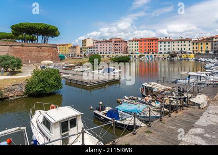 Vista panoramica nella splendida città di Livorno nei pressi della Fortezza nuova, in una mattinata d'estate. Toscana, Italia. Foto Stock