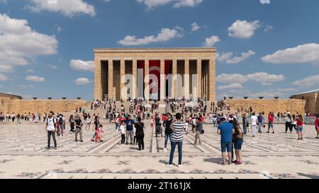 Ankara, Turchia - 30 agosto 2019: Persone in visita ad Anitkabir, mausoleo del leader turco Ataturk. Anitkabir è un grande monumento per Ataturk, che ha iniziato Foto Stock