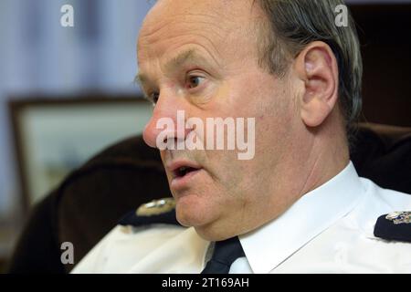 Sir John Stevens, ex Commissario della polizia metropolitana dal 2000 al 2005, nella foto ha rilasciato un'intervista nel 2002 a Scotland Yard Foto Stock