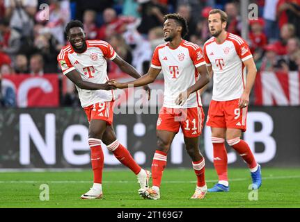 Festa degli obiettivi Alphonso Davies Bayern FC Muenchen FCB (19) Kingsley Coman FC Bayern Muenchen FCB (11) Harry Kane FC Bayern Muenchen FCB (09) Foto Stock