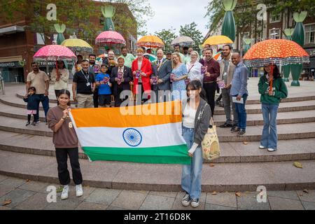 La Warrington Ethnic Communities Association (WECA) ha tenuto il loro festival annuale MELA che costruisce con successo la coesione della comunità e sostiene l'integrazione Foto Stock