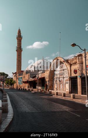 Jaffa, Israele - 10 ottobre 2023: La moschea Mahmoudiya è la più grande e significativa moschea di Jaffa, ora parte della città più grande di Tel Aviv-Y Foto Stock