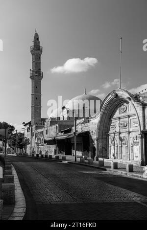 Jaffa, Israele - 10 ottobre 2023: La moschea Mahmoudiya è la più grande e significativa moschea di Jaffa, ora parte della città più grande di Tel Aviv-Y Foto Stock